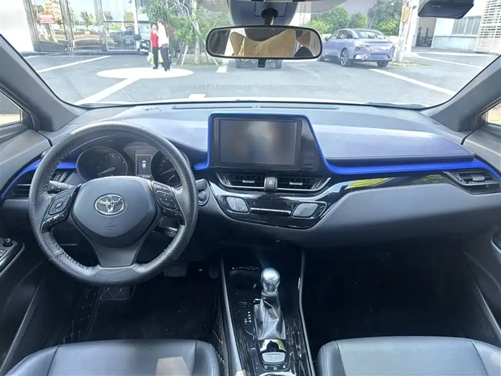 Toyota C-HR 2021 — фото 10