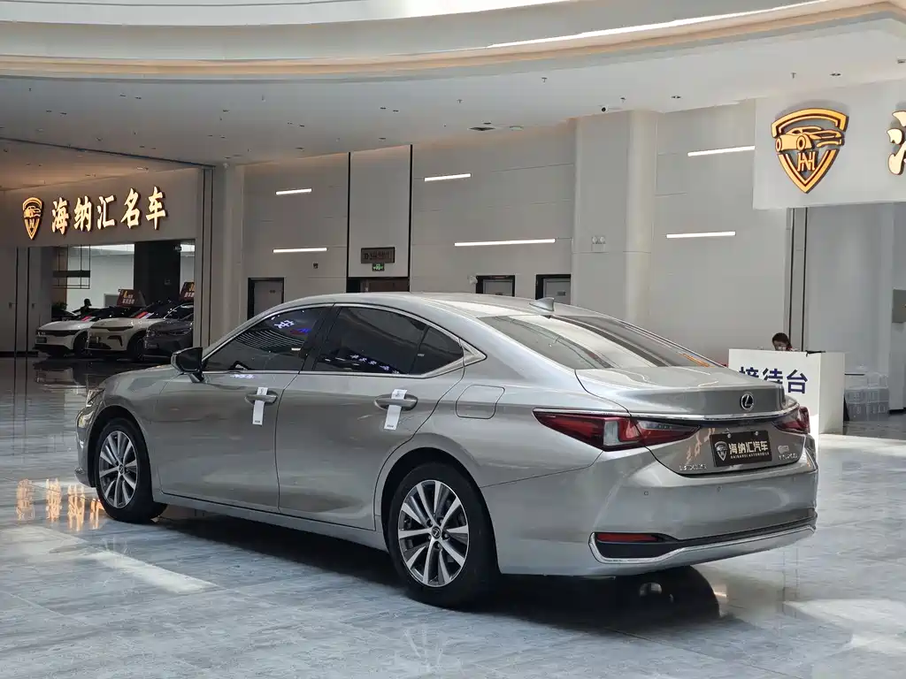 Lexus ES 2020 — фото 3