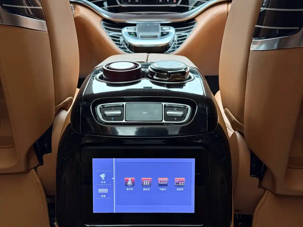 Mercedes-Benz V-Class 2023 — фото 16