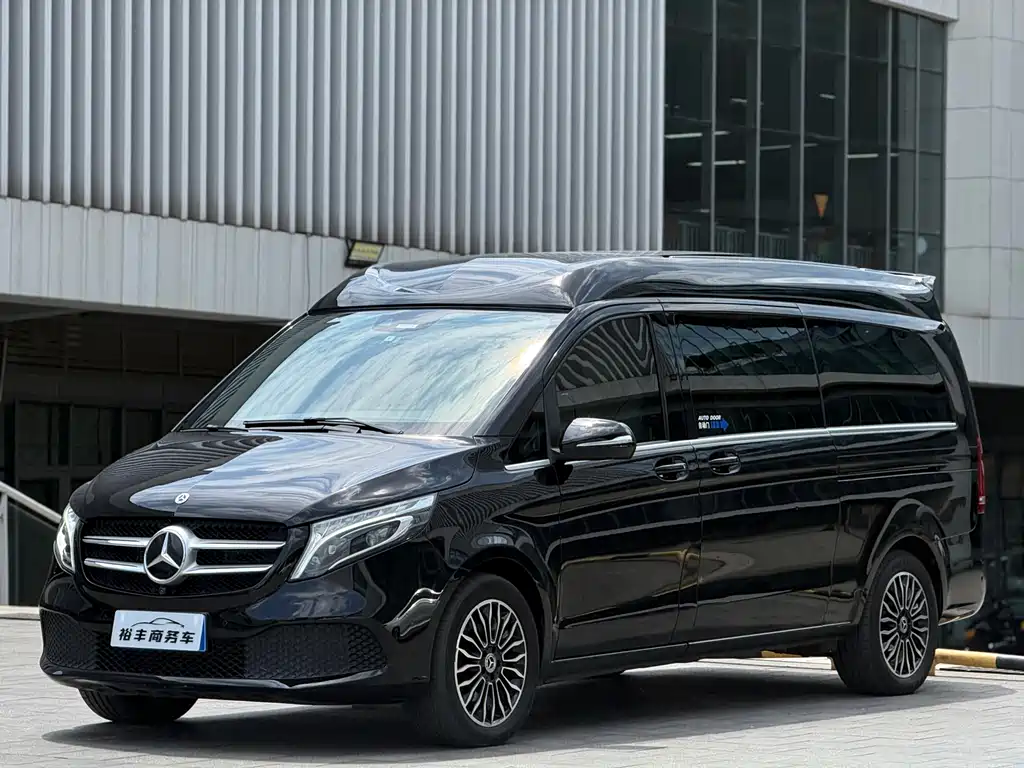 Mercedes-Benz V-Class 2022 — фото 1