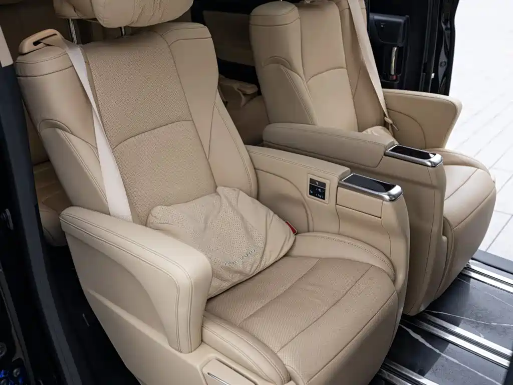Toyota Alphard 2023 — фото 21