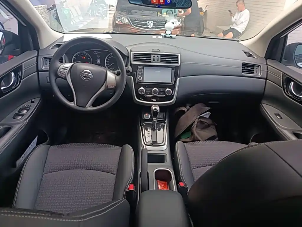 Nissan Tiida 2016 — фото 10