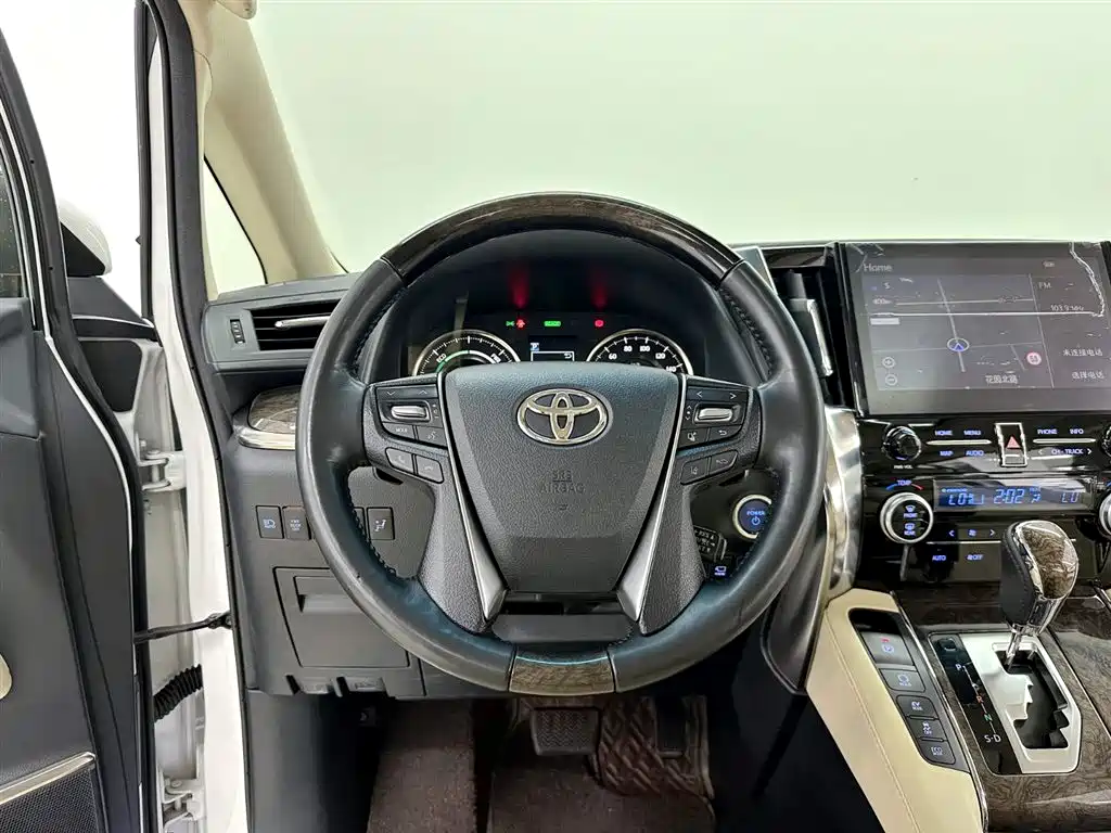 Toyota Vellfire 2022 — фото 15