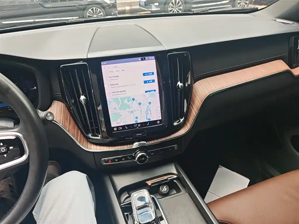 Volvo XC60 PHEV 2021 — фото 13