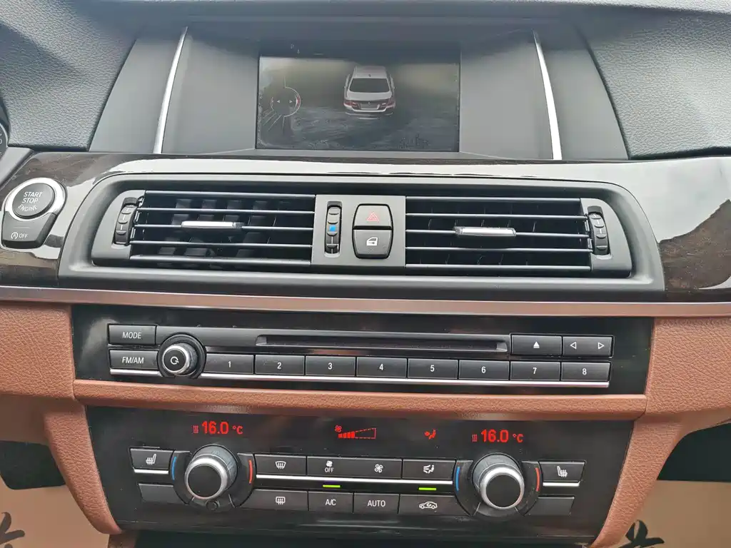 BMW 5 Series 2015 — фото 11