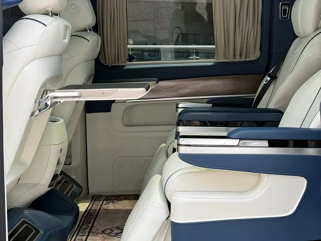 Mercedes-Benz V-Class 2022 — фото 13