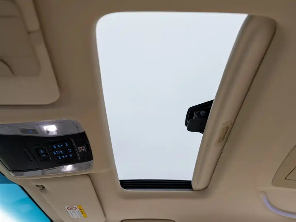Toyota Alphard 2023 — фото 18