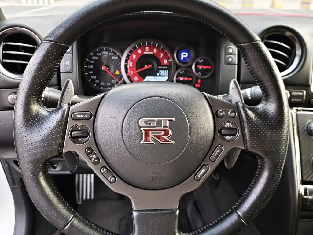 Nissan GT-R 2012 — фото 9