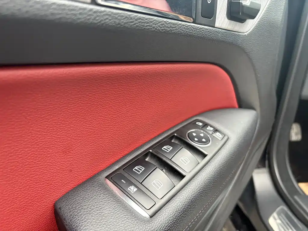 Mercedes-Benz E-Class 2010 — фото 10