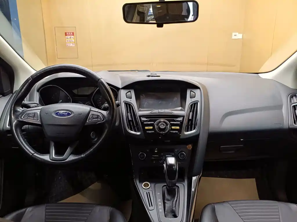 Ford Focus 2015 — фото 19