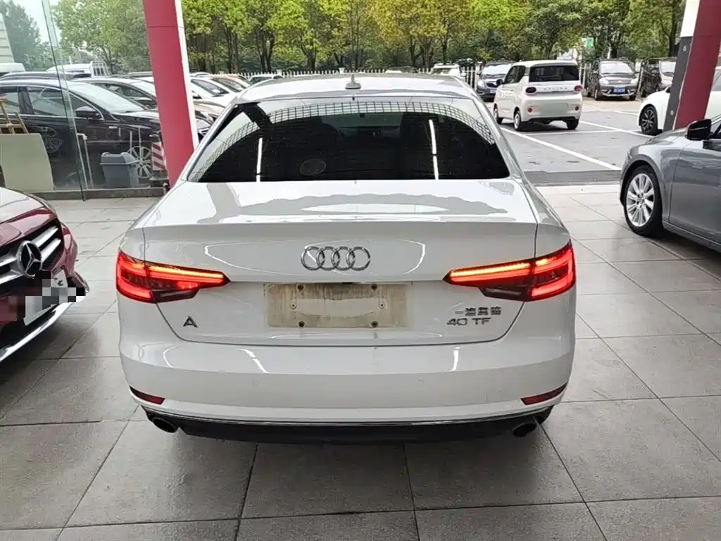 Audi A4L 2018 — фото 6