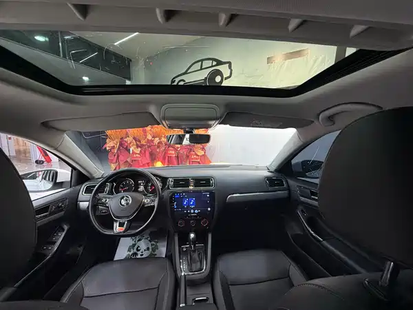 Volkswagen Sagitar 2018