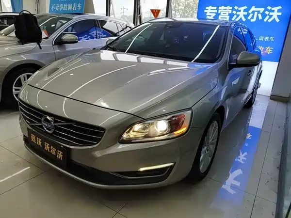 Volvo V60 2015