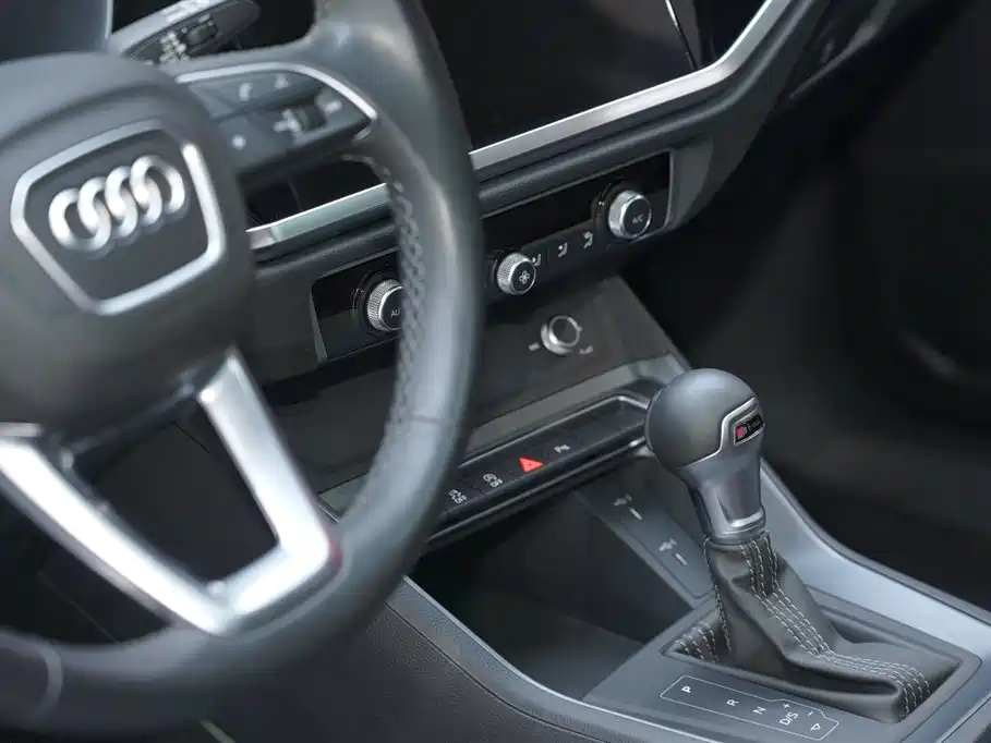 Audi Q3 2023 — фото 14