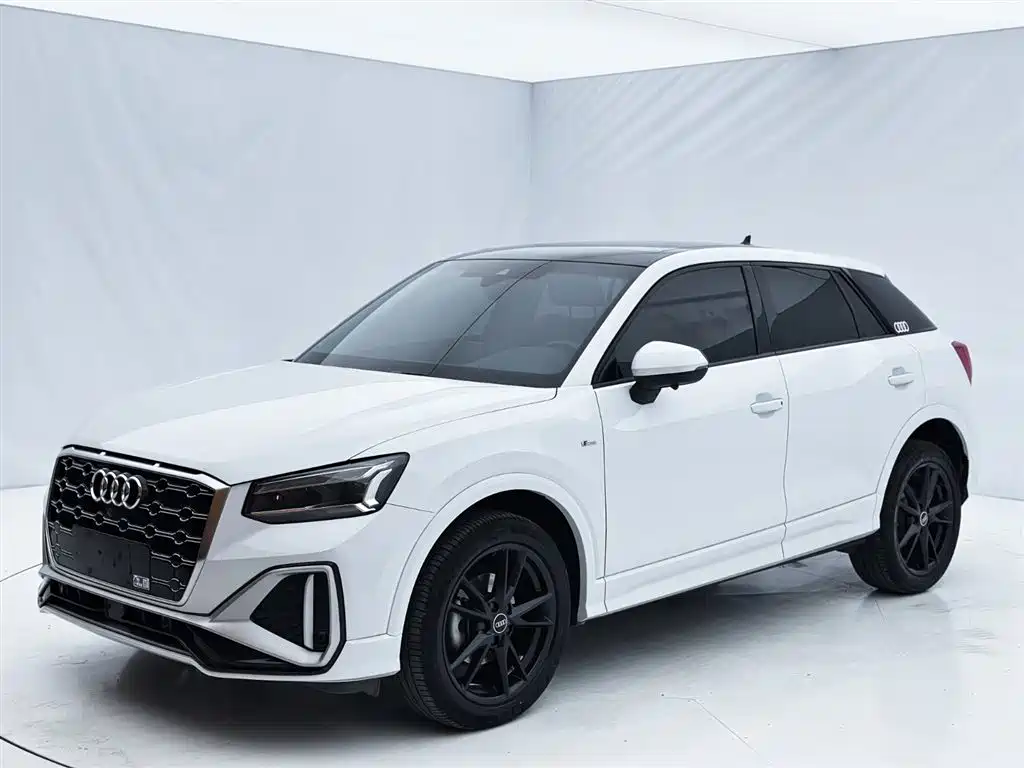 Audi Q2L 2022 — фото 1