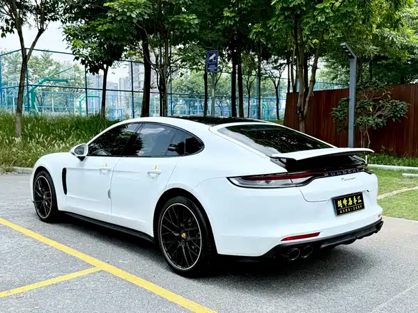 Porsche Panamera 2023