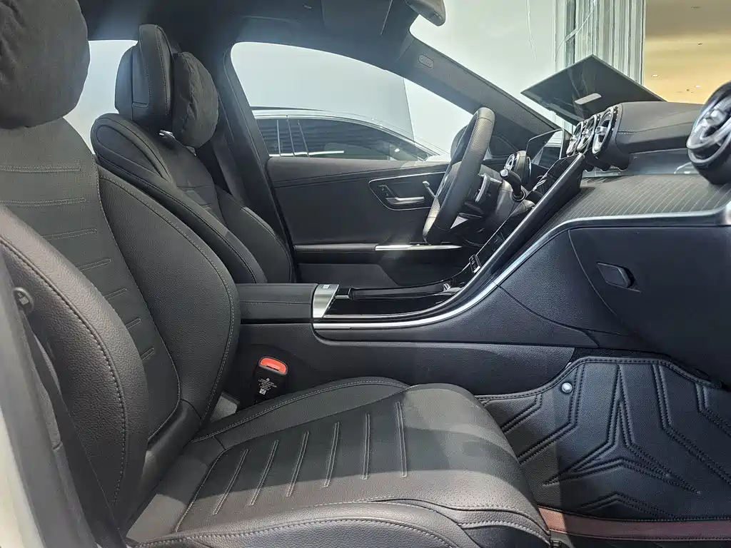 Mercedes-Benz C-Class 2025 — фото 14