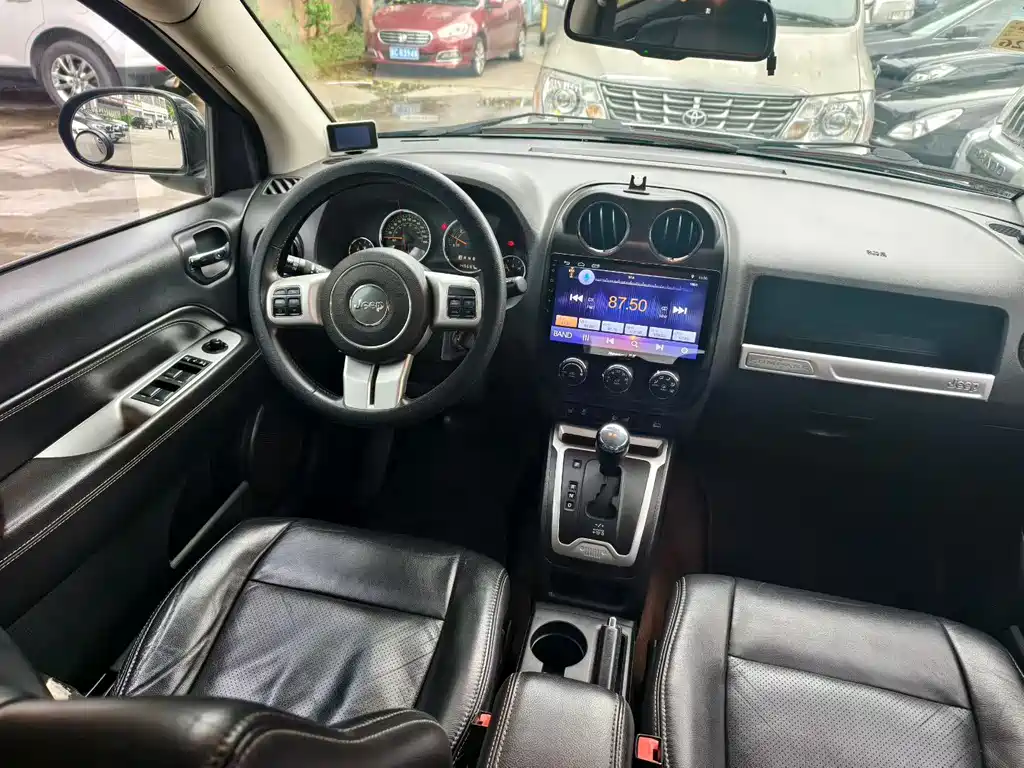 Jeep Compass 2015 — фото 8