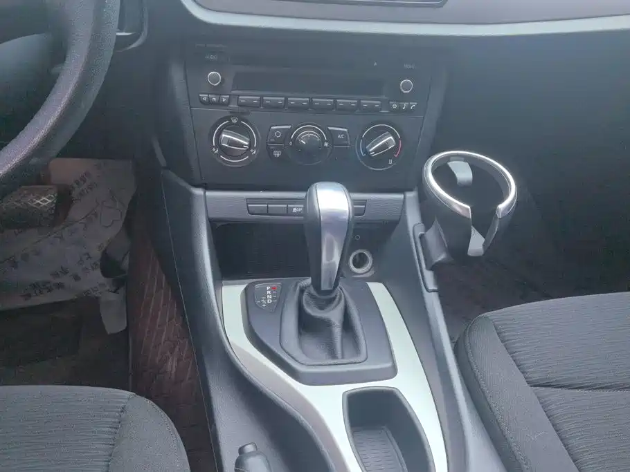 BMW X1 2014 — фото 16