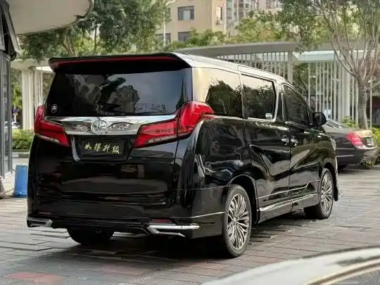 Toyota Alphard 2011