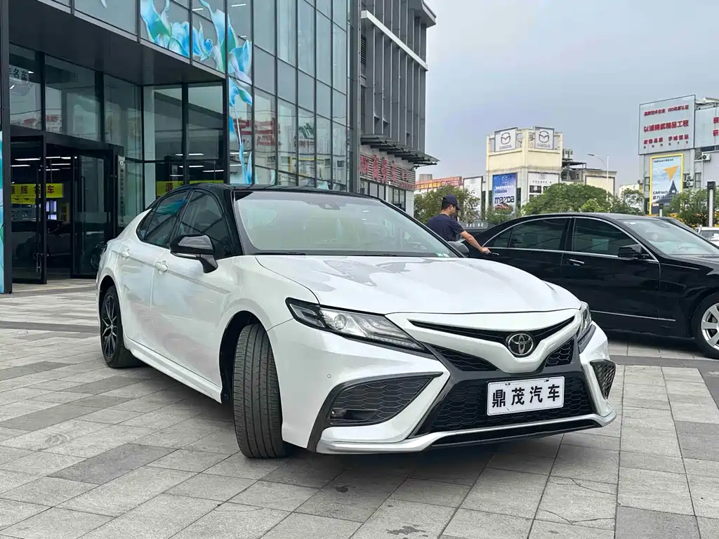 Toyota Camry 2021 — фото 7
