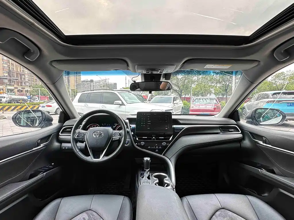 Toyota Camry 2021 — фото 17