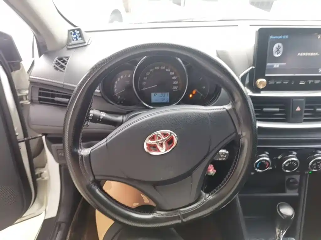 Toyota Yaris L 2021 — фото 11