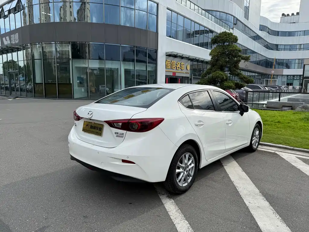 Mazda 3 Axela 2017 — фото 10