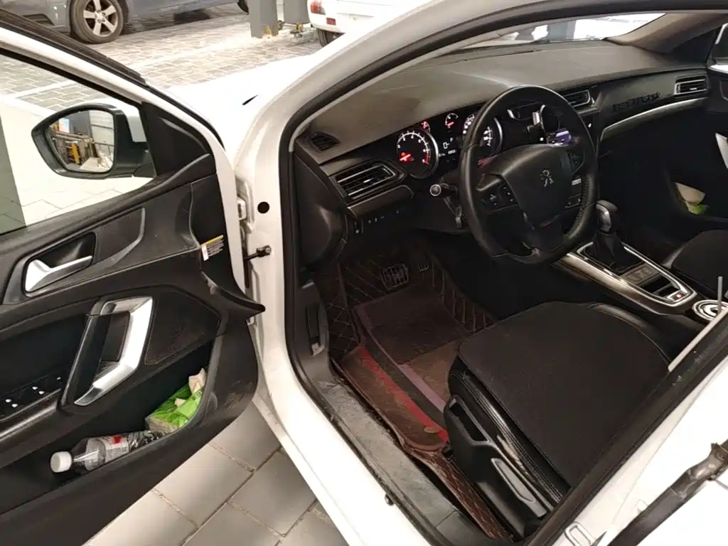 Peugeot 408 2017 — фото 16