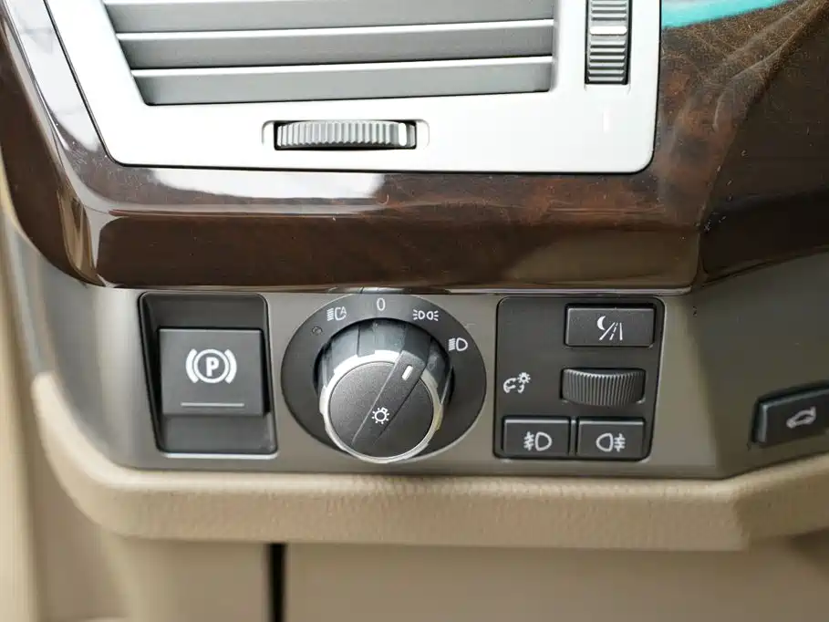 BMW 7 Series 2008 — фото 18