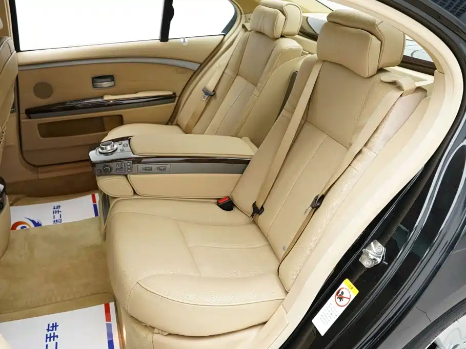 BMW 7 Series 2008 — фото 11