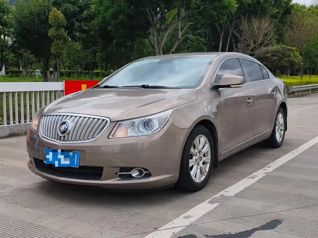 Buick LaCrosse 2011 — фото 1