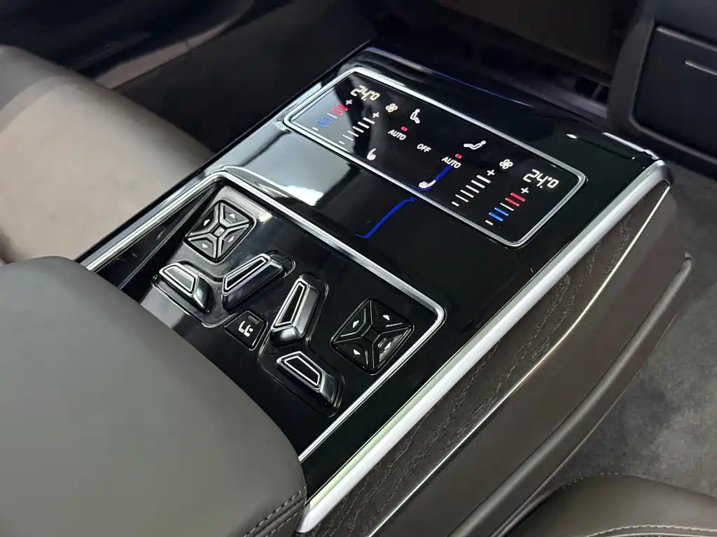 Audi A8 2020 — фото 11