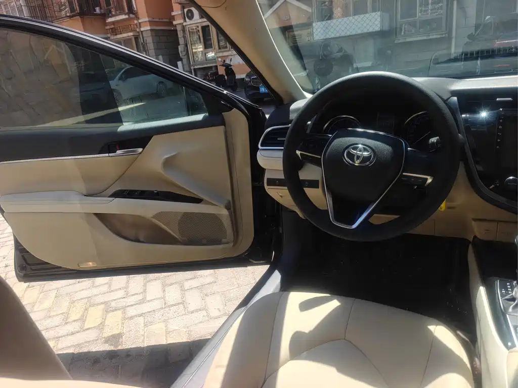 Toyota Camry 2020 — фото 11