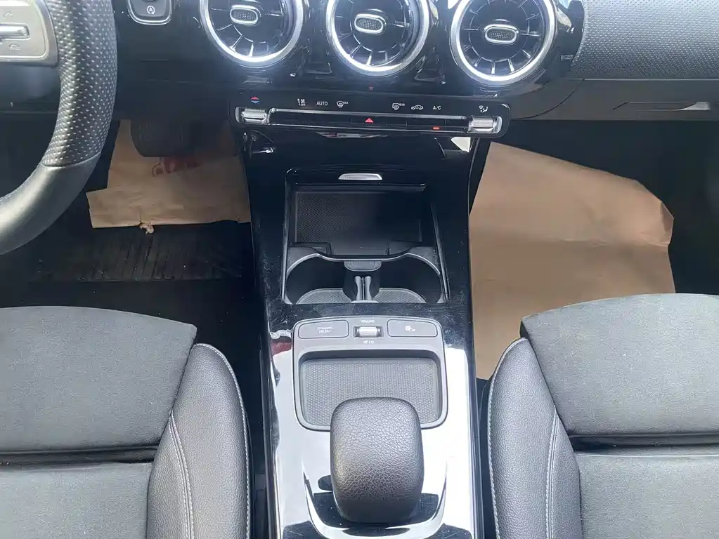 Mercedes-Benz A-Class 2019 — фото 13