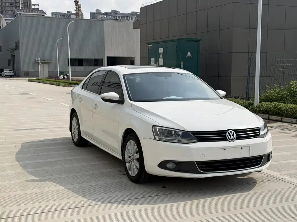 Volkswagen Sagitar 2015