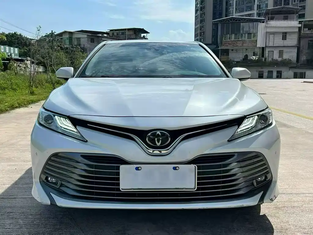 Toyota Camry 2021 — фото 2