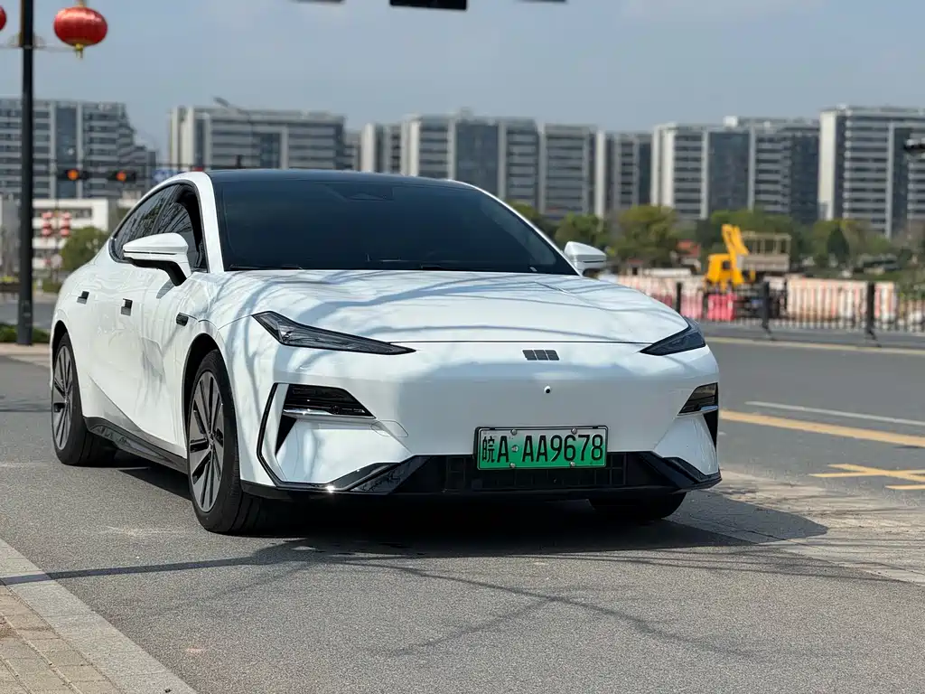 Galaxy E8 2024