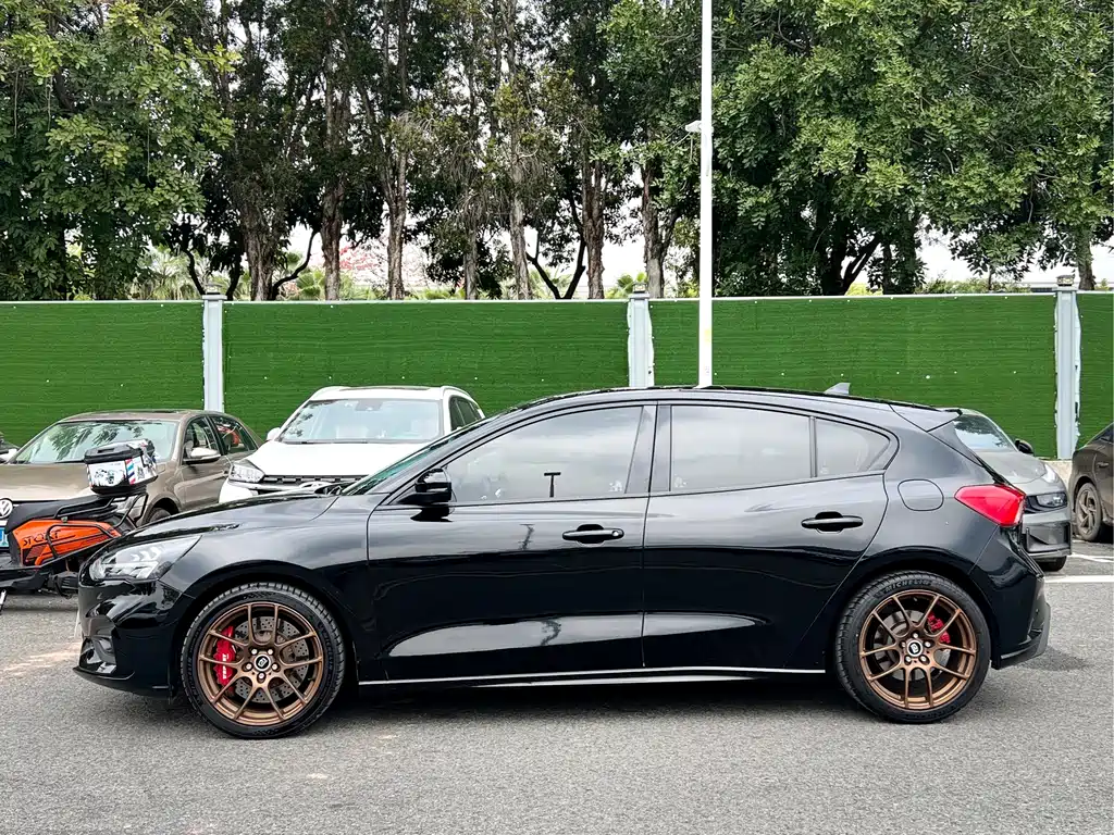 Ford Focus 2022 — фото 13