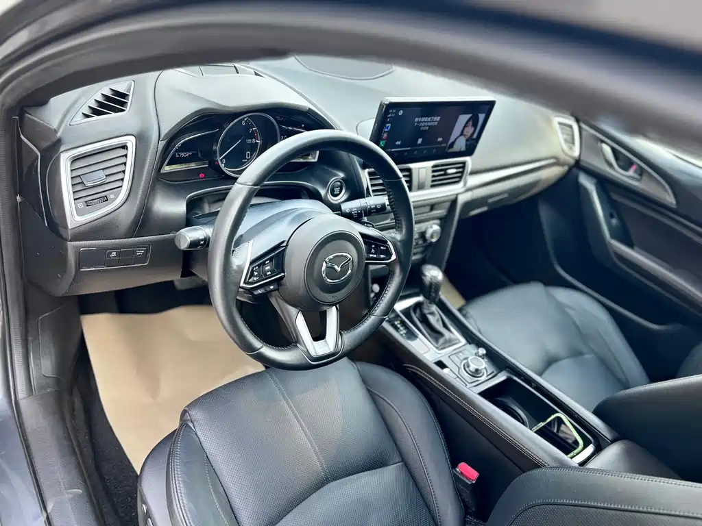 Mazda 3 Axela 2019 — фото 7