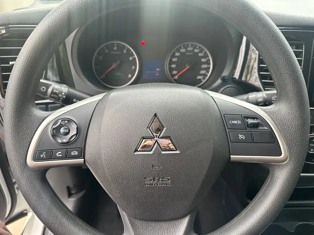 Mitsubishi Outlander 2022 — фото 14