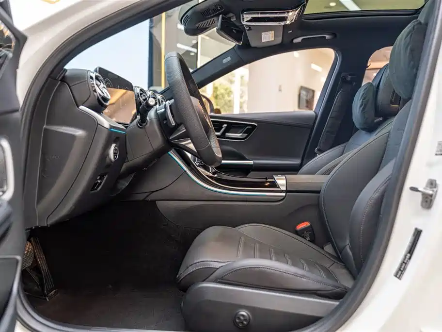 Mercedes-Benz C-Class 2024 — фото 15