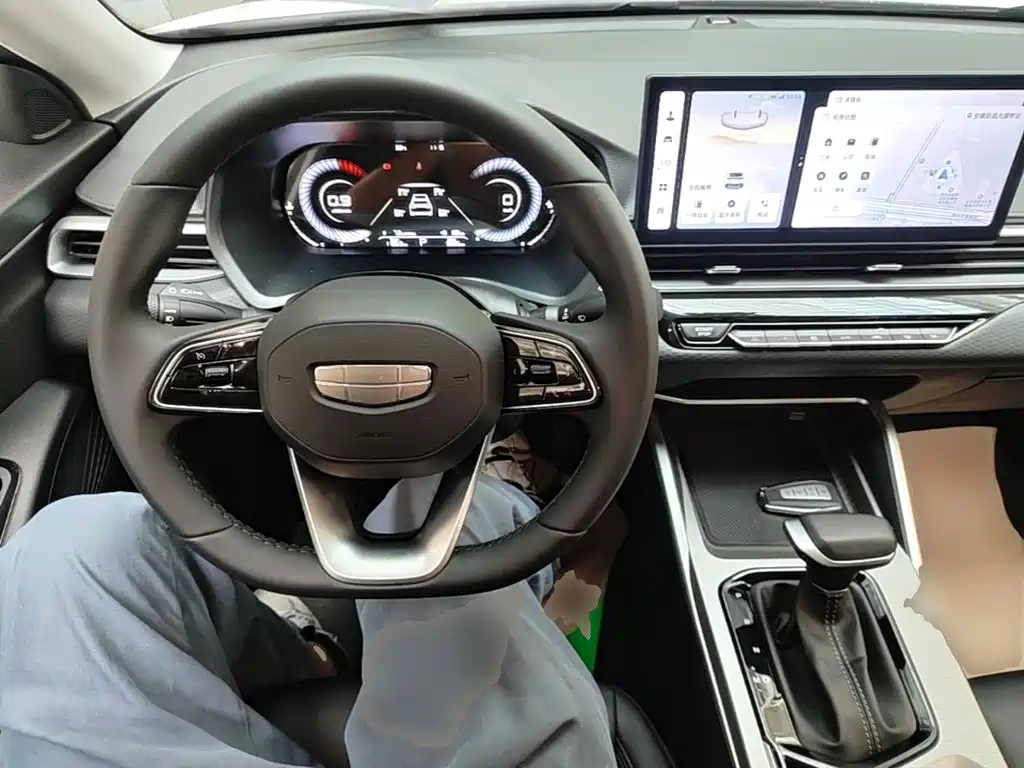 Geely Emgrand 2024