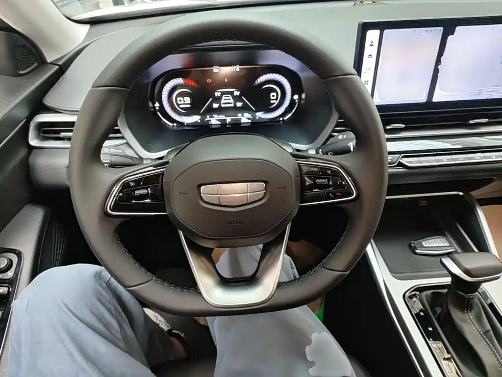 Geely Emgrand 2024
