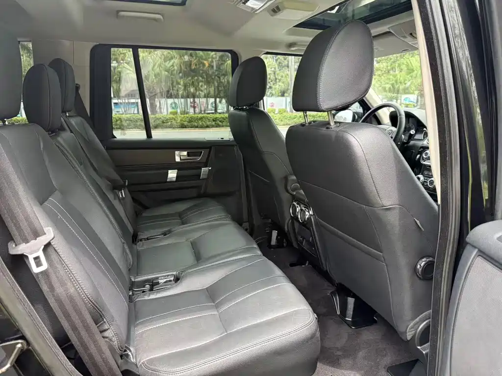 Land Rover Discovery 2015 — фото 13