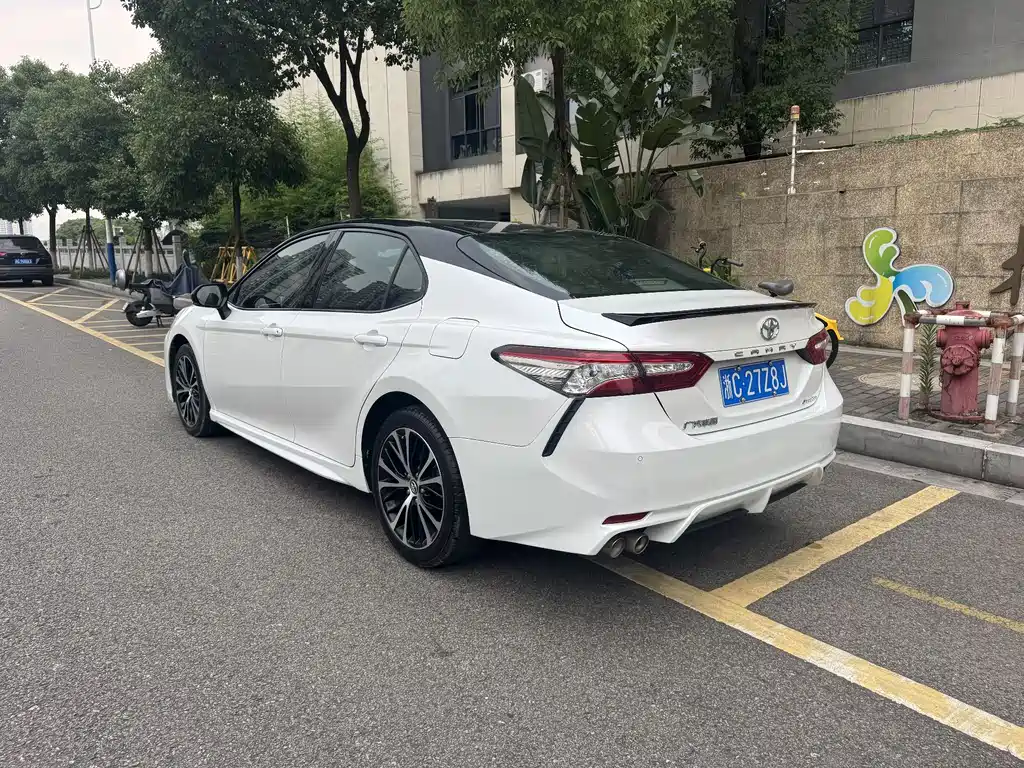 Toyota Camry 2020 — фото 16