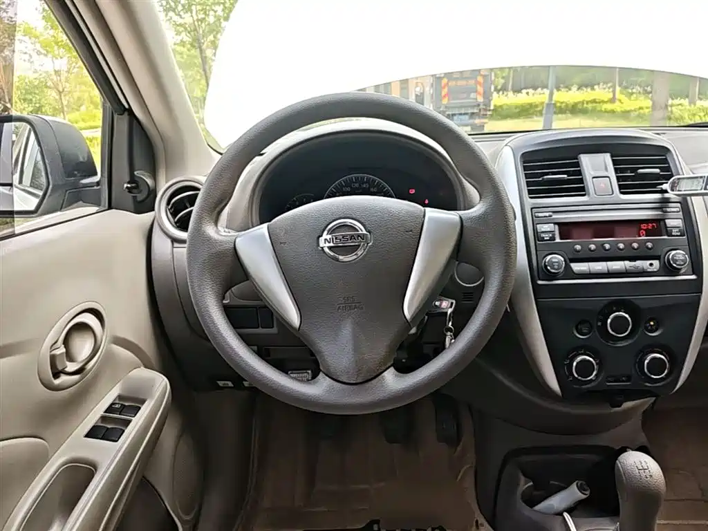 Nissan Sunny 2016 — фото 11