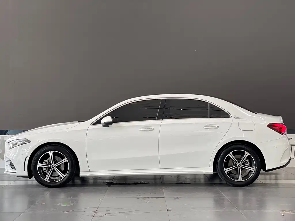 Mercedes-Benz A-Class 2023 — фото 9