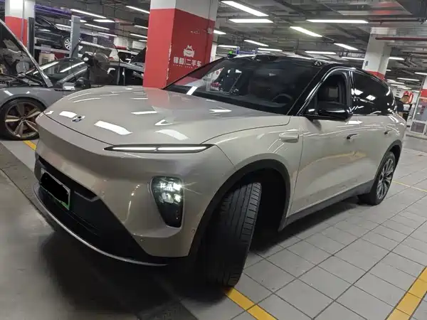 NIO ES8 2023