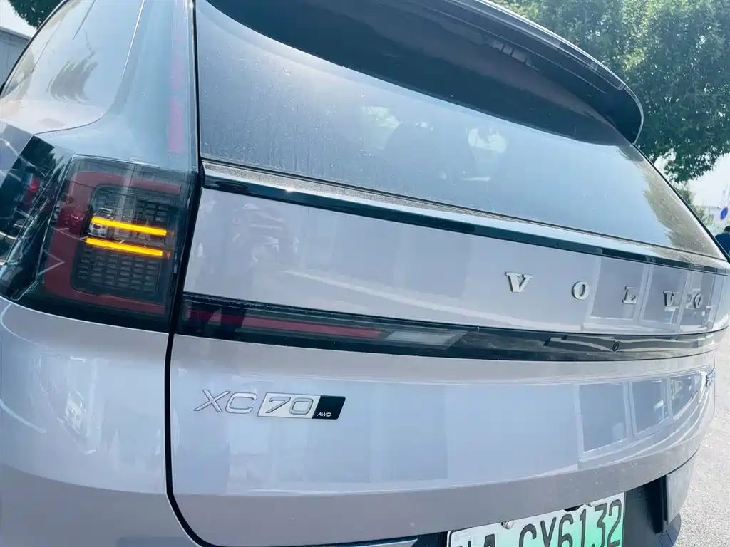 Volvo XC70 Plug-In Hybrid 2025 — фото 7